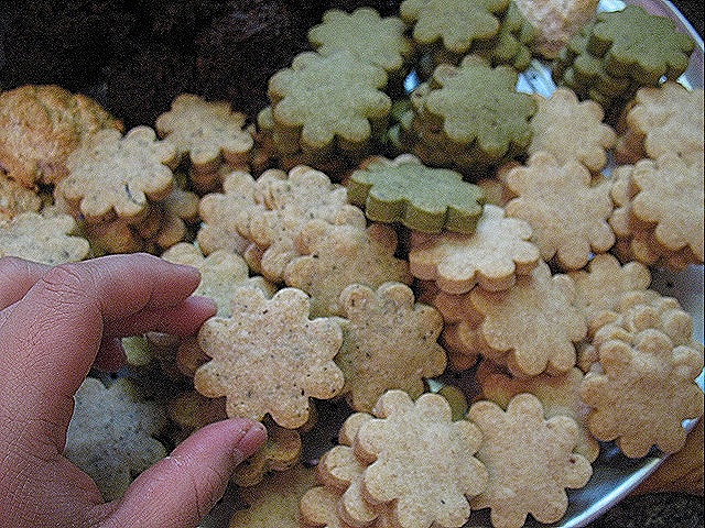 [Trio of Shortbread Cookies IMG_0162_thumb[3][12].jpg]