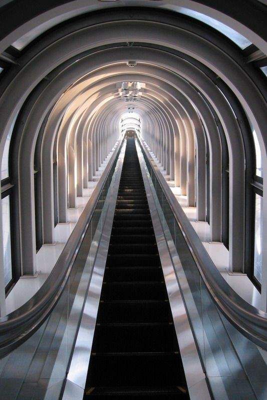 รูปภาพ บันไดเลื่อนที่ยาวที่สุดในโลก