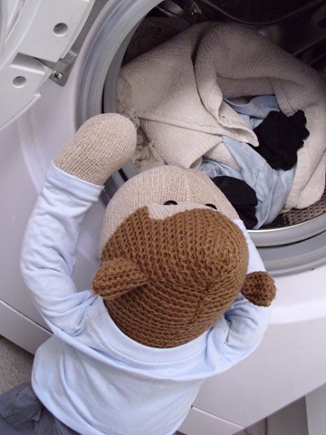 [Monkey Doing the Washing 2[6].jpg]