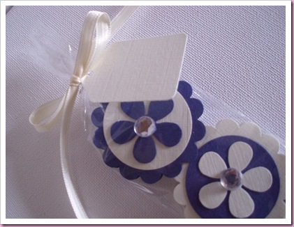 Tag at the top of scallop circle wedding favors