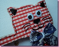 Red Gingham Cat Photoframe (1)