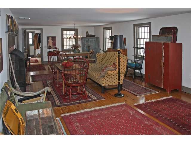 [SaltboxInterior12.jpg]