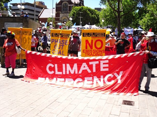 http://lh3.ggpht.com/_XzEz2gvTi-4/Syh45LHKntI/AAAAAAAAAV0/eL9wNxF8U60/ClimateEmergency12-12-09ByMartinaPopovich.jpg