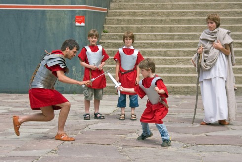 http://lh3.ggpht.com/_YDiKWG41pi8/SnviLQC-HyI/AAAAAAAAAb4/RncBpjinE6A/s800/20090807%20romeinengevecht.JPG