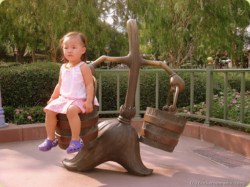 Daisy+duck+disneyland