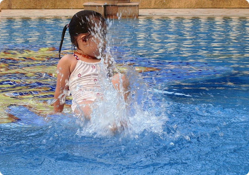 Zoe-pool2 Zoe-pool2