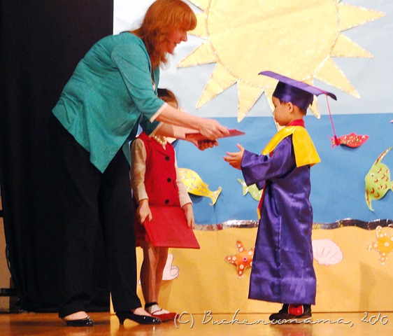 [Accepting diploma1[4].jpg]