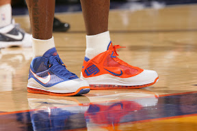 lebron james mismatched shoes