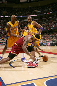 lebron james nba 100121 cle vs lal 15 King James James Scores 37 as Cavs Sweep Kobe & the Lakers