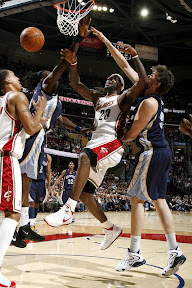 lebron james nba 100202 cle vs mem 04 LeBron and Co. Still #1 in the NBA. Cavaliers Win Nine in a Row.