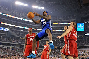 lebron james nba 100214 all star dallas 48 2010 NBA All Star: D Wade and LeBron lead EAST in Front of 108k