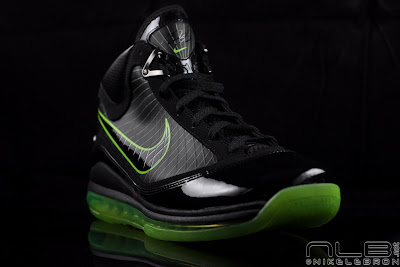 Air Max LeBron VII Black/Electric Green aka Dunkman Showcase lebron7 black dunkman 67 web Air Max LeBron VII Black/Electric Green aka Dunkman Showcase