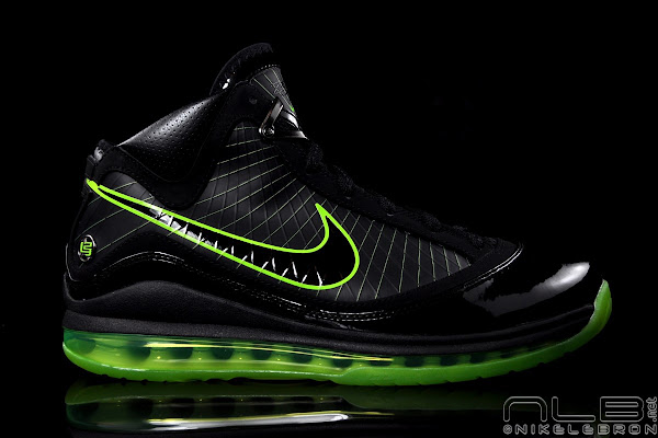 Air Max LeBron VII BlackElectric Green aka 8220Dunkman8221 Showcase