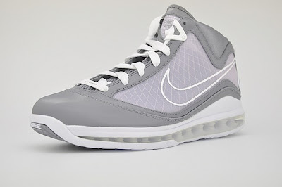 nike air max lebron 7 gr cool grey white 5 03 Releasing Now: Nike Air Max LeBron VII   Cool Grey / White