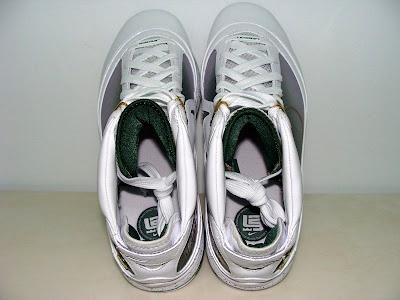 Nike Air Max LeBron VII (7) SVSM Home Player Exclusive Gallery nike air max lebron 7 pe svsm home 4 02 Nike Air Max LeBron VII (7) SVSM Home Player Exclusive Gallery