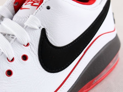 nike air max lebron 7 low gr white black red 1 12 Nike LeBron VII Low White/Black/Red General Release Version