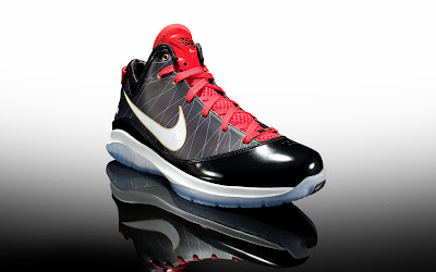 nike lebron 7 ps gr black white red 6 02 Releasing Now: Nike LeBron VII P.S. Black/White Sport Red
