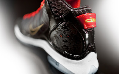 nike lebron 7 ps gr black white red 6 10 Releasing Now: Nike LeBron VII P.S. Black/White Sport Red