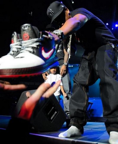 Jay Giving His VI8217s to a Fan After the Obama Concert