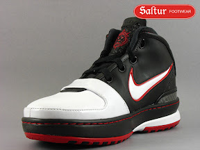 nike zoom lebron 6 gr black white red 12 02 Nike Zoom LeBron VI KIDS vs MENS Comparison