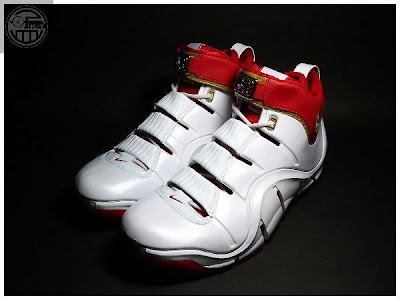 A Look Back at King James Nike Zoom LeBron IV Home PE lbj4 pe wht red11 05 A Look Back at King James Nike Zoom LeBron IV Home PE