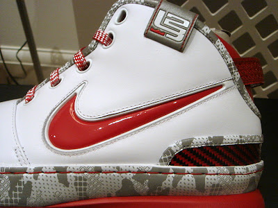 nike zoom lebron 6 gr white crimson grey 2 07 A Second Look at the GRed Nike Zoom LeBron VI Home PE