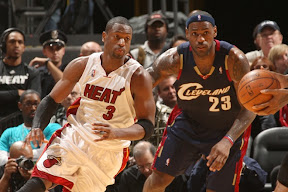 New Brons on Court LeBron Rocks Witness Gold and Triple Black VI lebron james nba 081230 cle at mia 10 New Brons on Court LeBron Rocks Witness Gold and Triple Black VI