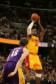 lebron james nba 090208 cle vs lal 12 Cavaliers Lose At Home! LeBron Breaks Out the Fairfax VI.