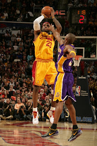 lebron james nba 090208 cle vs lal 08 Cavaliers Lose At Home! LeBron Breaks Out the Fairfax VI.