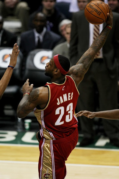 King James Drops 55 On Bucks Including 8 For 11 From Deep