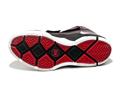 nike zoom soldier 3 gr black white red 0 5 Nike Zoom Soldier III Production vs Sample Comparison