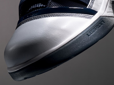 nike zoom soldier 3 gr white navy red 2 08 Coming in June... White and Navy Nike Zoom Soldier 3
