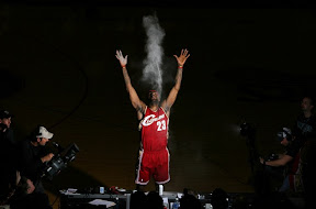 lebron james nba 090410 cle vs phi 03 39 1 For Cavs as They Overpower Boston. Bron Rocks the Miami aka Easter Six.