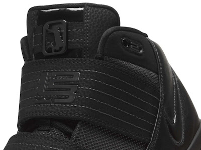 nike zoom soldier 3 gr triple black 1 08 New Nike Soldier 3s   Triple Black and Black/White Colorways