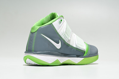 Two Faces of the Dunkman Nike Zoom LeBron Soldier III (3) nike zoom soldier 3 gr dunkman 6 06 Two Faces of the Dunkman Nike Zoom LeBron Soldier III (3)