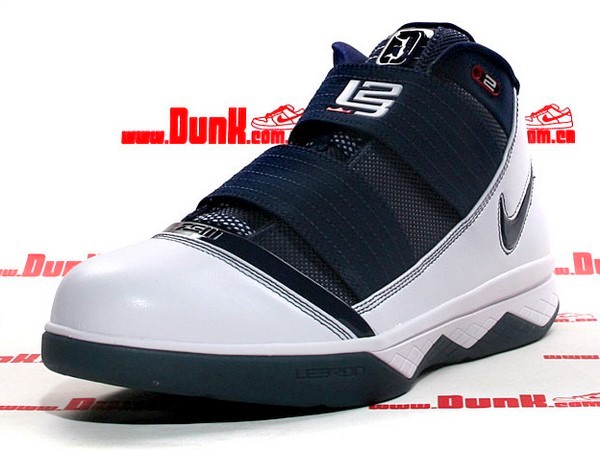 White Midnight Navy Nike Zoom Soldier 3 Hits Retail in China
