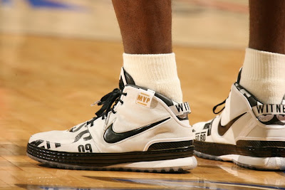 Couple New Shots of the MVP Six Live From Cavs Hawks Game 1 nike zoom lebron 6 pe most valuable player mvp 3 03 Couple New Shots of the MVP Six Live From Cavs Hawks Game 1