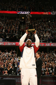 Amazing Encore LeBron and Co. Cruise By Hawks in the Series Opener lebron james nba 090505 cle vs atl 32 game 1 Amazing Encore LeBron and Co. Cruise By Hawks in the Series Opener