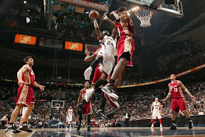 lebron james nba 090509 cle vs atl 07 game 3 LeBron Puts on Another MVP Show. Mo Gets Recruited as Soldier.