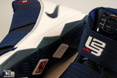 Nike Zoom Soldier III White / Midnight Navy Detailed Pics nike zoom soldier 3 gr white navy red 6 07 Nike Zoom Soldier III White / Midnight Navy Detailed Pics