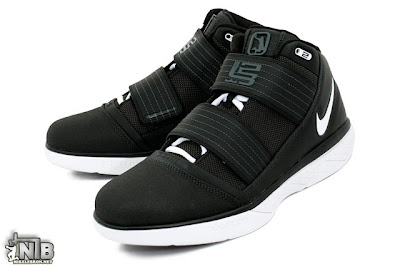 nike zoom soldier 3 gr black white 5 02 Detailed Look at Asia Exclusive Black and White Nike Soldier 3
