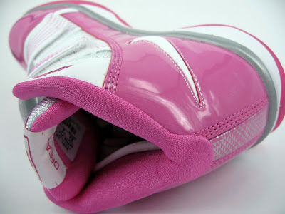 Upcoming Nike Zoom LeBron Soldier III Think Pink Gloria nike zoom soldier 3 pe think pink 1 08 Upcoming Nike Zoom LeBron Soldier III Think Pink Gloria