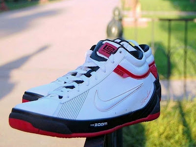 nike zoom lebron ambassador 2 gr black white red 1 10 Zoom LBJ Ambassador II ORAP Black White Red Actual Photos
