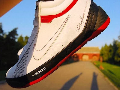 nike zoom lebron ambassador 2 gr black white red 1 11 Zoom LBJ Ambassador II ORAP Black White Red Actual Photos