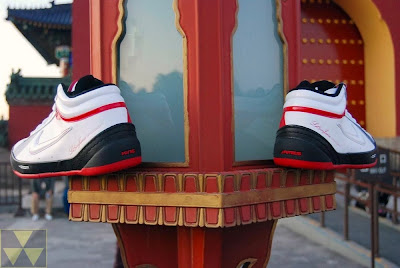 nike zoom lebron ambassador 2 gr black white red 1 05 Zoom LBJ Ambassador II ORAP Black White Red Actual Photos