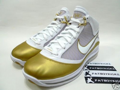 nike air max lebron 7 gr china white gold 3 01 Nike Air Max LeBron 7 VII White Gold China Edition