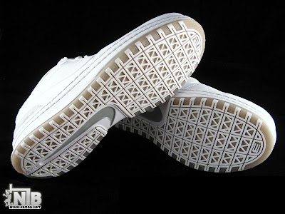 Nike Zoom LeBron VI Low White/White Medium Grey Showcase lebron6 low white grey 20 web Nike Zoom LeBron VI Low White/White Medium Grey Showcase