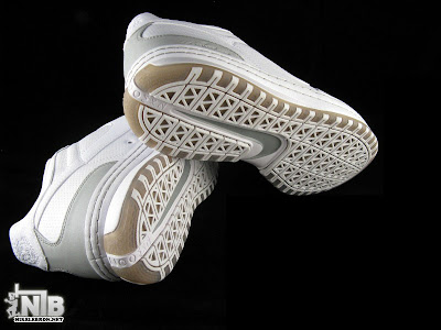 Nike Zoom LeBron VI Low White/White Medium Grey Showcase lebron6 low white grey 22 web Nike Zoom LeBron VI Low White/White Medium Grey Showcase