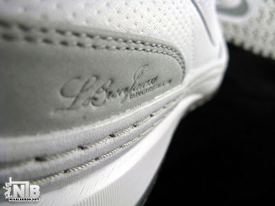 Nike Zoom LeBron VI Low White/White Medium Grey Showcase lebron6 low white grey 24 web Nike Zoom LeBron VI Low White/White Medium Grey Showcase