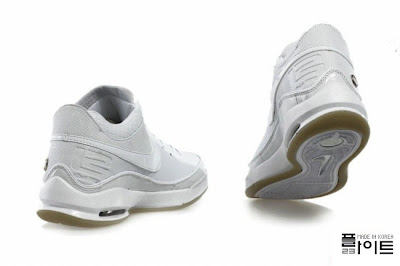 Nike Air Max LeBron VII Low: White/Black/Red & White/Gum nike air max lebron 7 low ss white silver 1 01 Nike Air Max LeBron VII Low: White/Black/Red & White/Gum